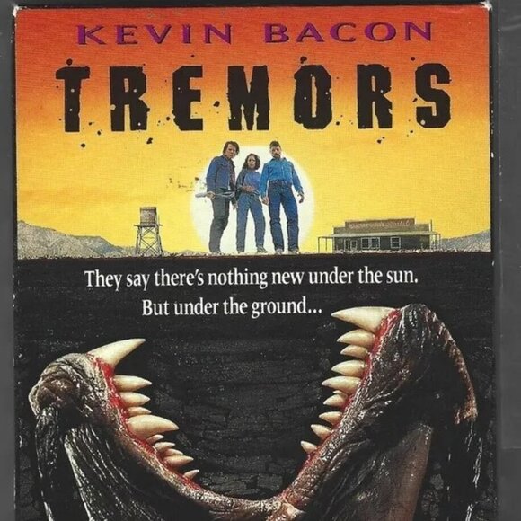Tremors VHS Movie - like new - Picture 1 of 1